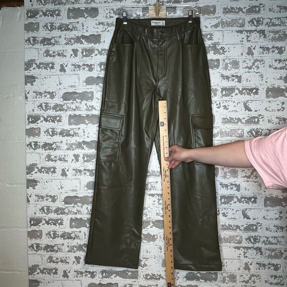 Abercrombie & Fitch | women faux leather 90’s relaxed highrise - Picture 10 of 11
